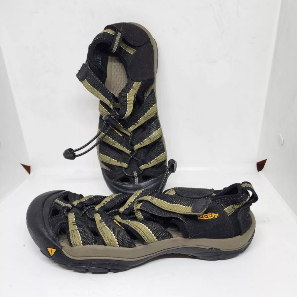 Keen Waterproof Women's Size 5 Olive Green And Black Strapped Sandals.
